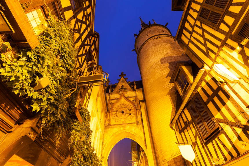 Auxerren historiallinen kellotorni. Kuva: © Benkrut | Dreamstime.com