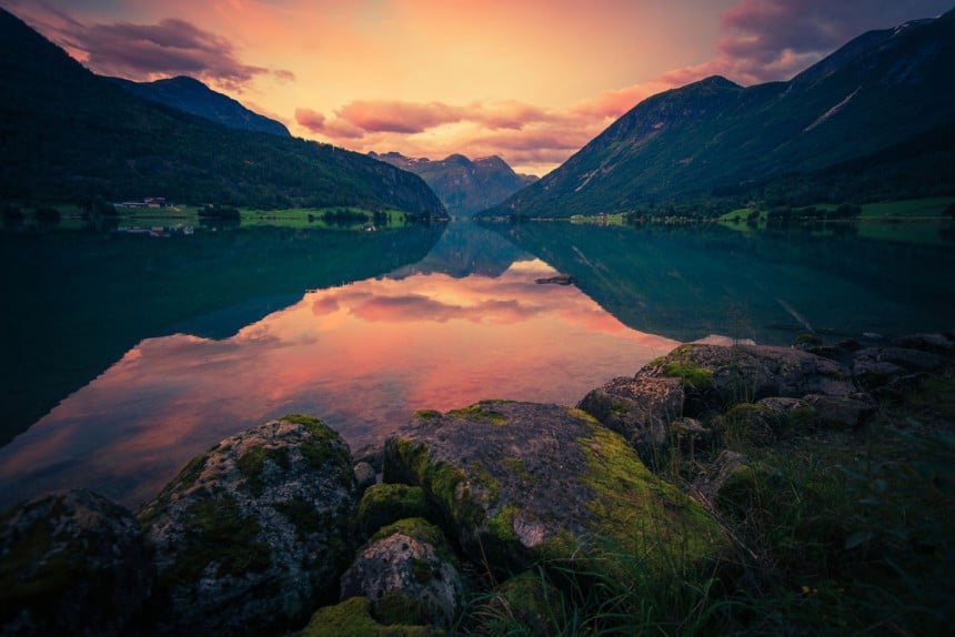 Oppstrynsvatn-järvi. Kuva: © Welcomia | Dreamstime.com