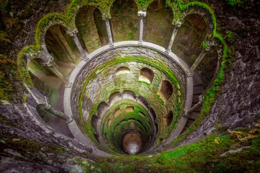 Quinta da Regaleiran kaivo Sintrassa. © Serhii Liakhevych | Dreamstime.com