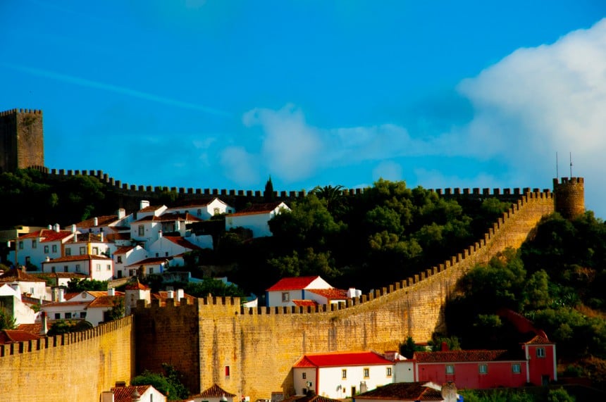 Muurin ympäröimä Obidos. Kuva: Adwo | Dreamstime.com