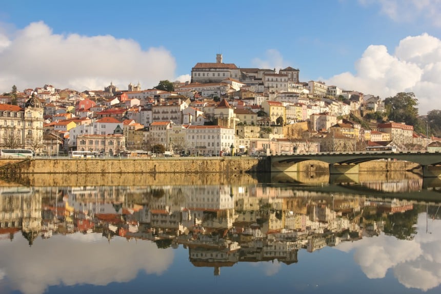 Coimbra sijaitsee Mondego-joen rannalla. Kuva: © Daniel M. Cisilino | Dreamstime.com