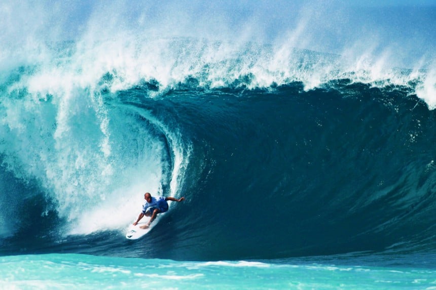 Surffauksen maailmanmestaruustasolle ei pääse ihan helposti. Kuvassa Kelly Slater. Kuva: © Paul Topp | Dreamstime.com