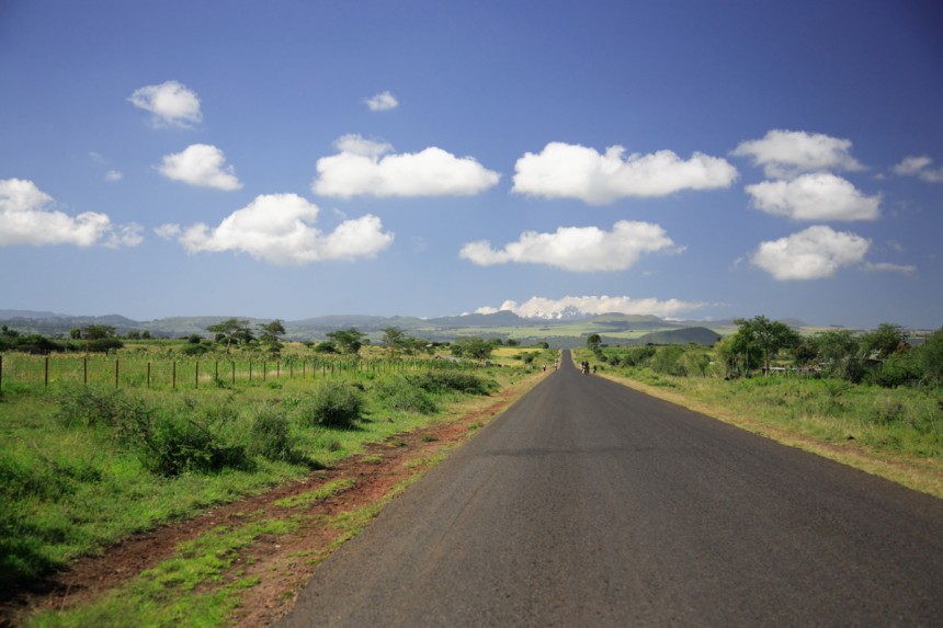 Kaukaisuudessa siintävä, yli viiden kilometrin korkeuteen kohoava Mount Kenya ei ole alhaalta katsottuna aivan yhtä komea kuin tansanialainen Kilimanjaro. Kuva: © Deborah Benbrook | Dreamstime.com
