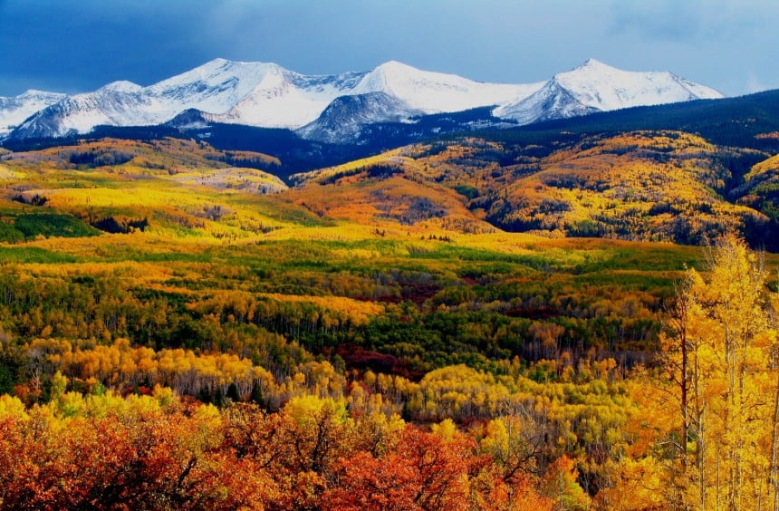 Kebler Passin alue Coloradossa hehkuu ruskan väreissä. Kuva: © Ron Rapp | Dreamstime.com