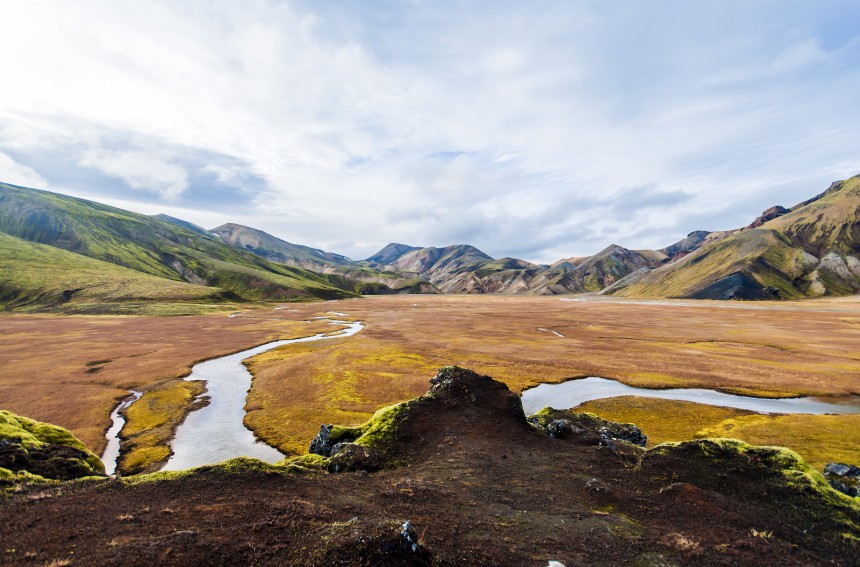 Landmannalaugar on tunnettu monivärisistä vuorista sekä kuumista lähteistään. Kuva: © Donvictorio | Dreamstime.com