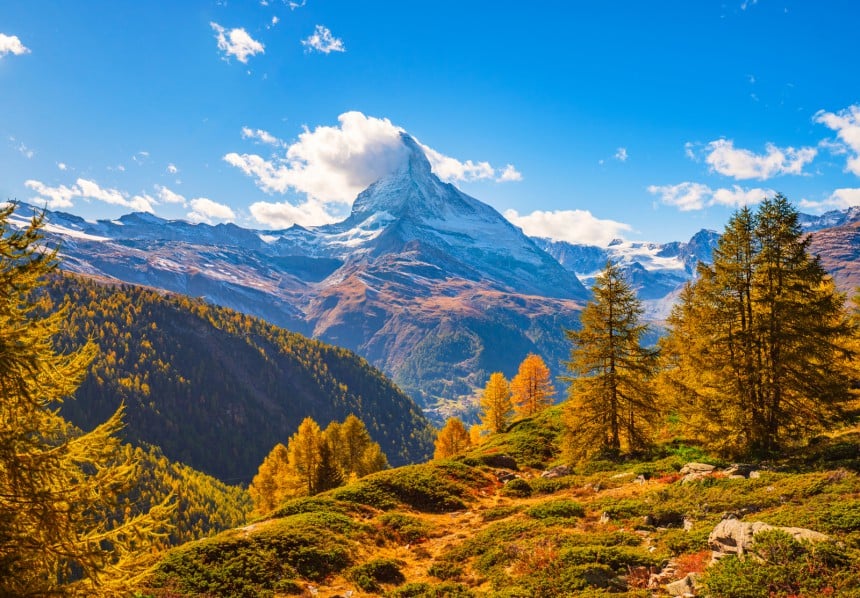Sveitsin Alpit syysväreissä. Kuva: © Sergii Krynytsia | Dreamstime.com