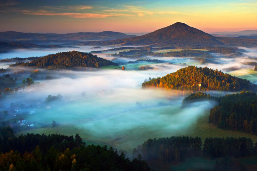 Böömin Sveitsin kansallispuistossa maisema loivenee verrattuna rajan takana sijaitsevaan Saksin Sveitsiin. Kuva: © Ondřej Prosický | Dreamstime.com
