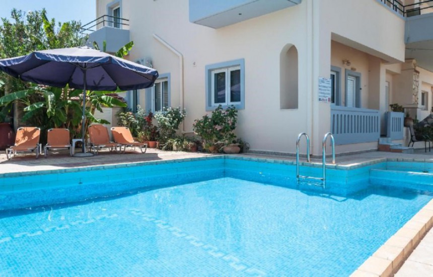 Despina Villas Apartments Agia Marina on oliivitarhojen ympäröimä, rauhallinen huoneistohotelli. Kuva: Mixx Travel