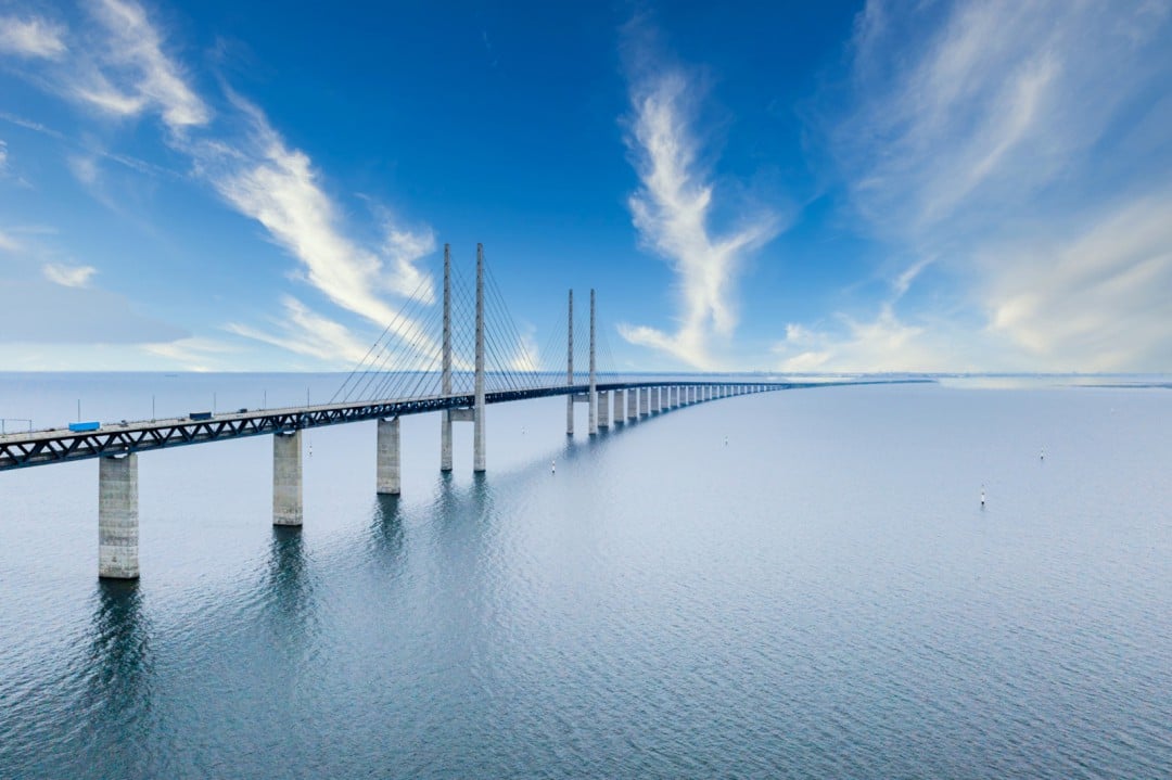 Kokonaisuudessaan 16 kilometrin pituinen Juutinrauman silta yhdistää Ruotsin ja Tanskan. Kuva: Wirestock | Dreamstime.com