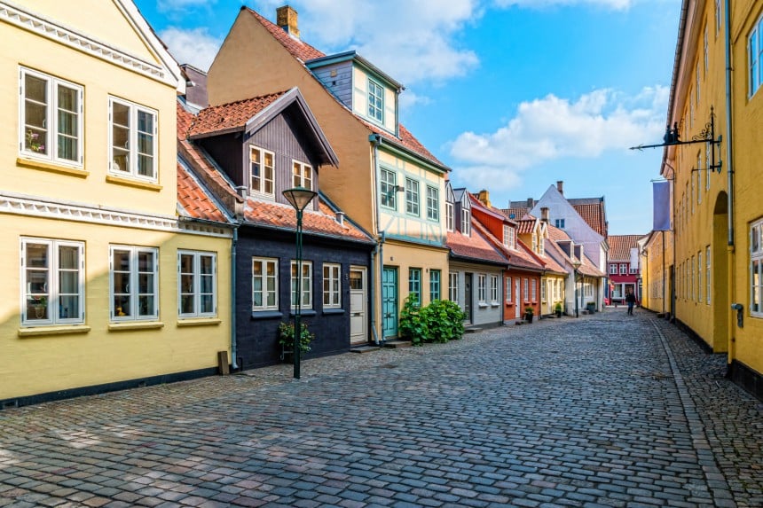 Värikkään herttainen Odense on useista lastensaduista tunnetun kirjailija Hans Christian Andersenin kotikaupunki. Kuva: Oksana Saman | Dreamstime.com