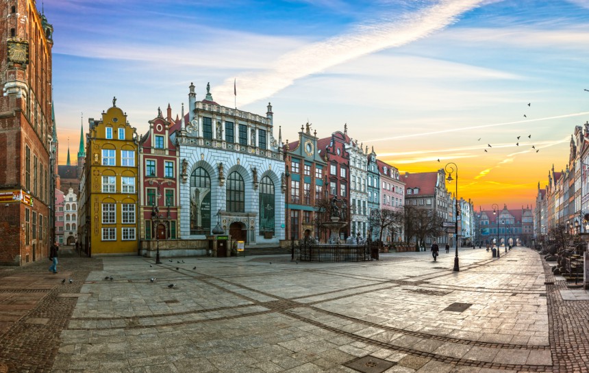 Gdanskin vanhakaupunki on rauhallinen auringonnousun aikaan. Kuva: Nightman1965 | Dreamstime.com