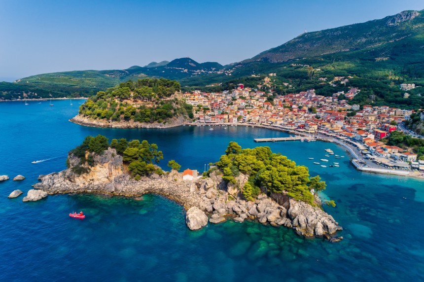 Parga on kaunis ja värikäs rantakaupunki Manner-Kreikassa. Kuva: ververidis | Adobe Stock