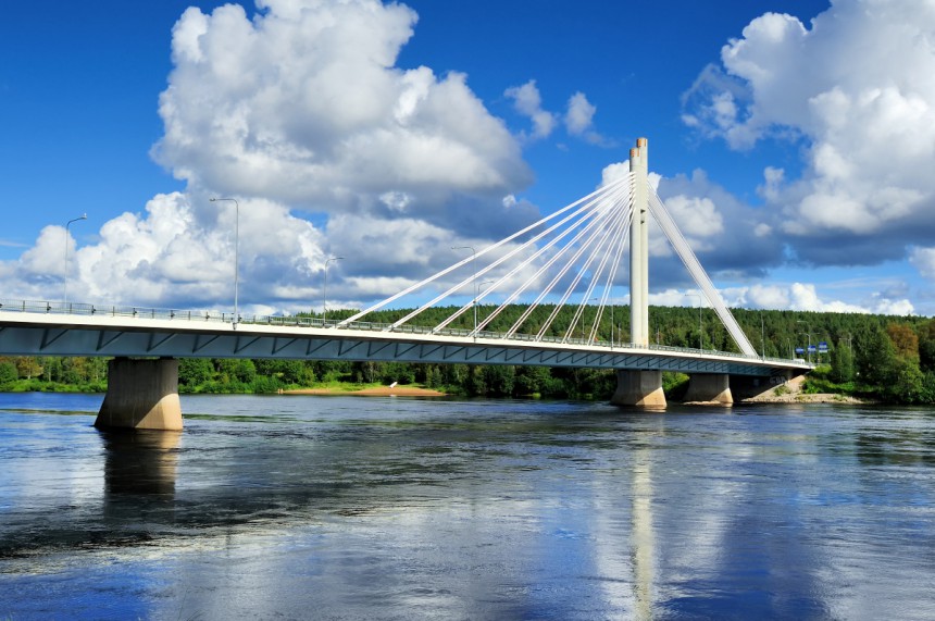 Jätkänkynttilä-silta, Rovaniemi - Kuva: Adreslebedev / Dreamstime