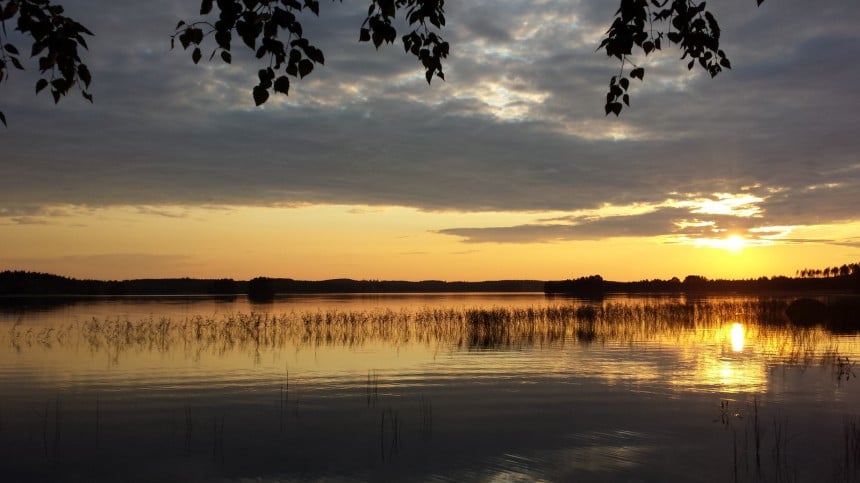 Auringonlasku Saimaan rannalla - Kuva: Maria Heikkilä