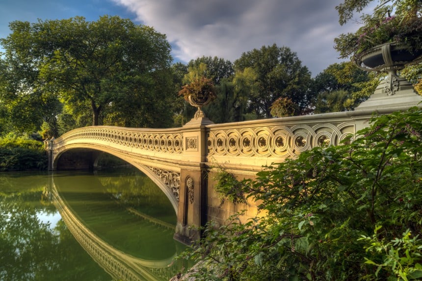 Central Parkin Bow-siltaa on usein kuvailtu puiston romanttisimmaksi kohdaksi.