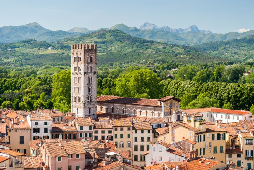 Lucca on huomattavasti rauhallisempi kohde kuin turisteja tulvillaan oleva Pisa.