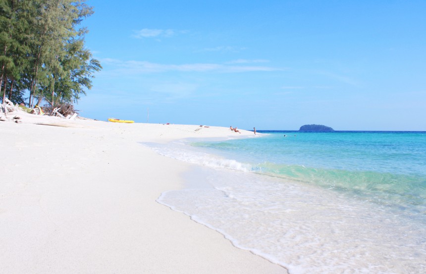 Thaimaan Koh Adangin valkoiset hiekkarannat ovat edelleen melko autioita turisteista.