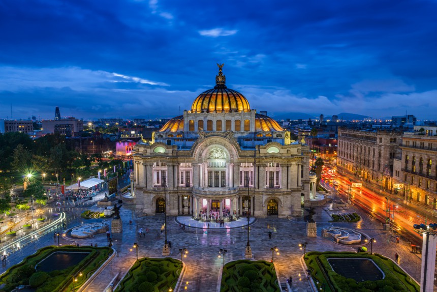 Kulttuurikeskus Palacio de Bellas Artes Mexico Cityssa.