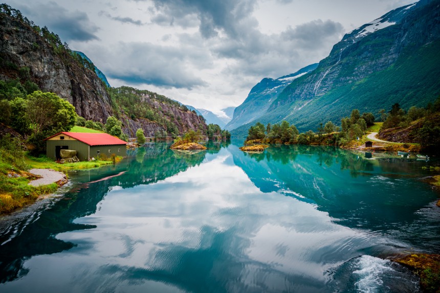 Nordfjord-vuonolla maisemat ovat upeat jo maan tasallakin.
