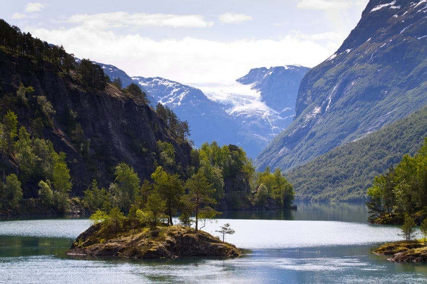 Norjan uudessa turistikohteessa hujautetaan vuonon pohjalta vuoren huipulle muutamassa minuutissa
