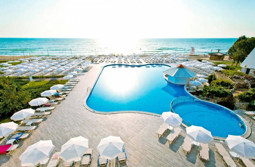 Uudistettu All Inclusive -hotelli SuneoClub Helios Beach sijaitsee rannalla Obzorissa.
