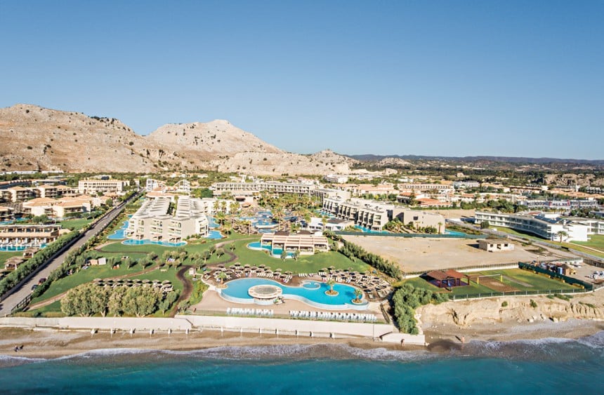 TUI Family Life Aegean Blue uudistuu kesälle 2017. Täällä on uusi allasalue aikuisille, ravintola rannan tuntumassa ja ennen kaikkea uudistettuja swim-up-huoneita suurin terassein.