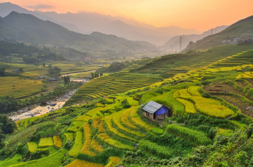 Vietnamissa voi loikoilla rannalla, risteillä joella tai kiertää sisämaata. Maisemat ovat upeat! Kuva: © Pavalache Stelian | Dreamstime.com
