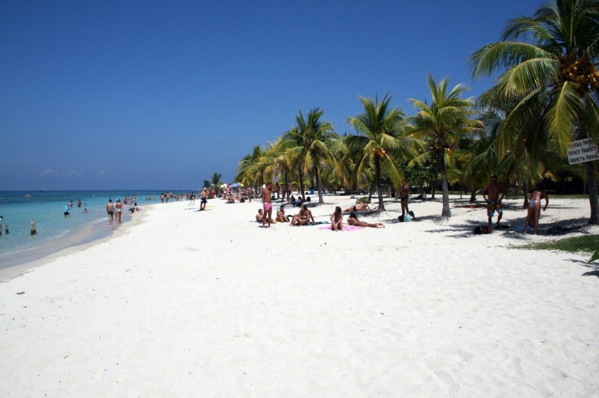 Hondurakselta löytyy valkoisia hiekkarantoja ja loistavat puitteet sukeltamiseen. Kuva: © Danilo Mongiello | Dreamstime.com