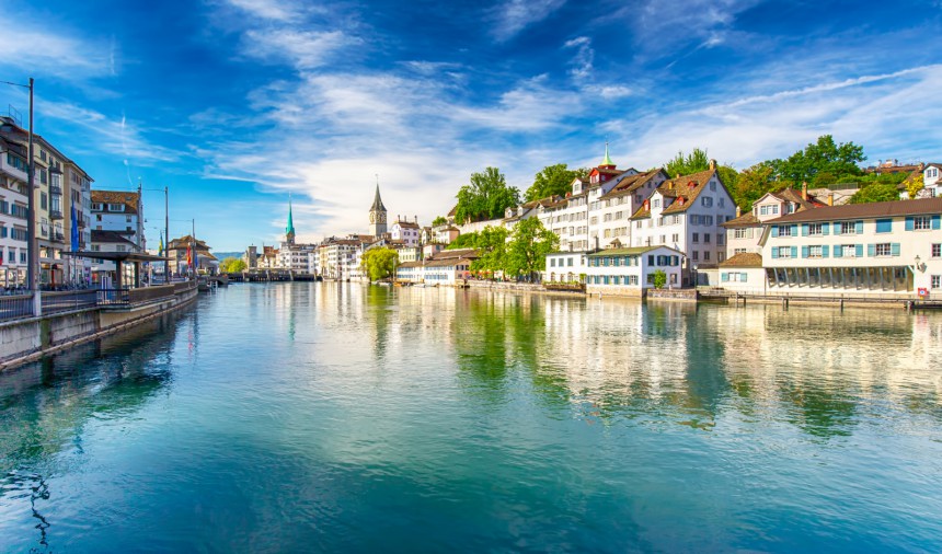 Limmat-joki Sveitsin Zürichissa.