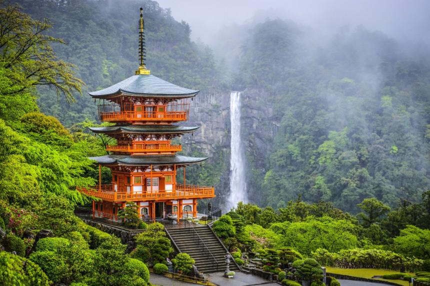 Nachin vesiputous on 133 metriä korkea, ja näin ollen Japanin korkein.