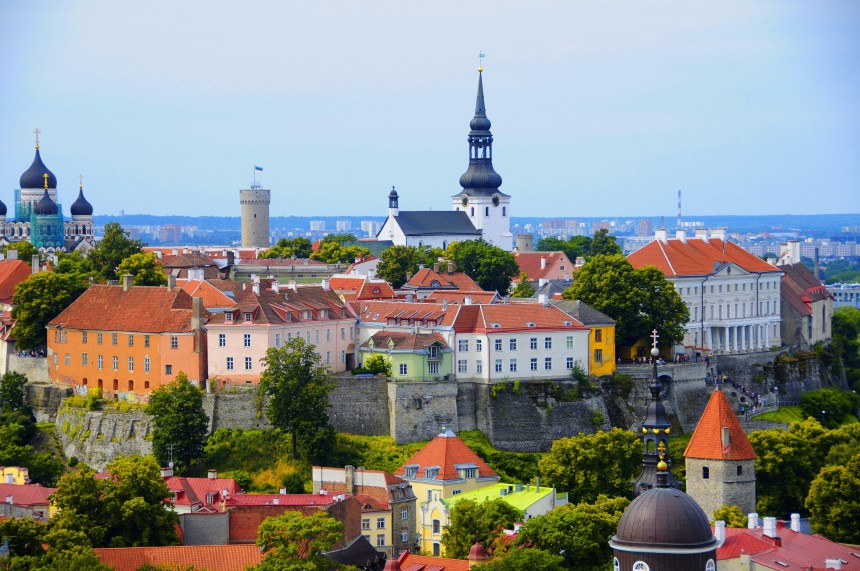 Tallinnaan suuntaavien kannattaa saapua terminaaliin jo hyvissä ajoin.