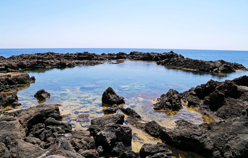 Tulivuorten laavasta muodostuneet rannat hurmaavat Linosalla