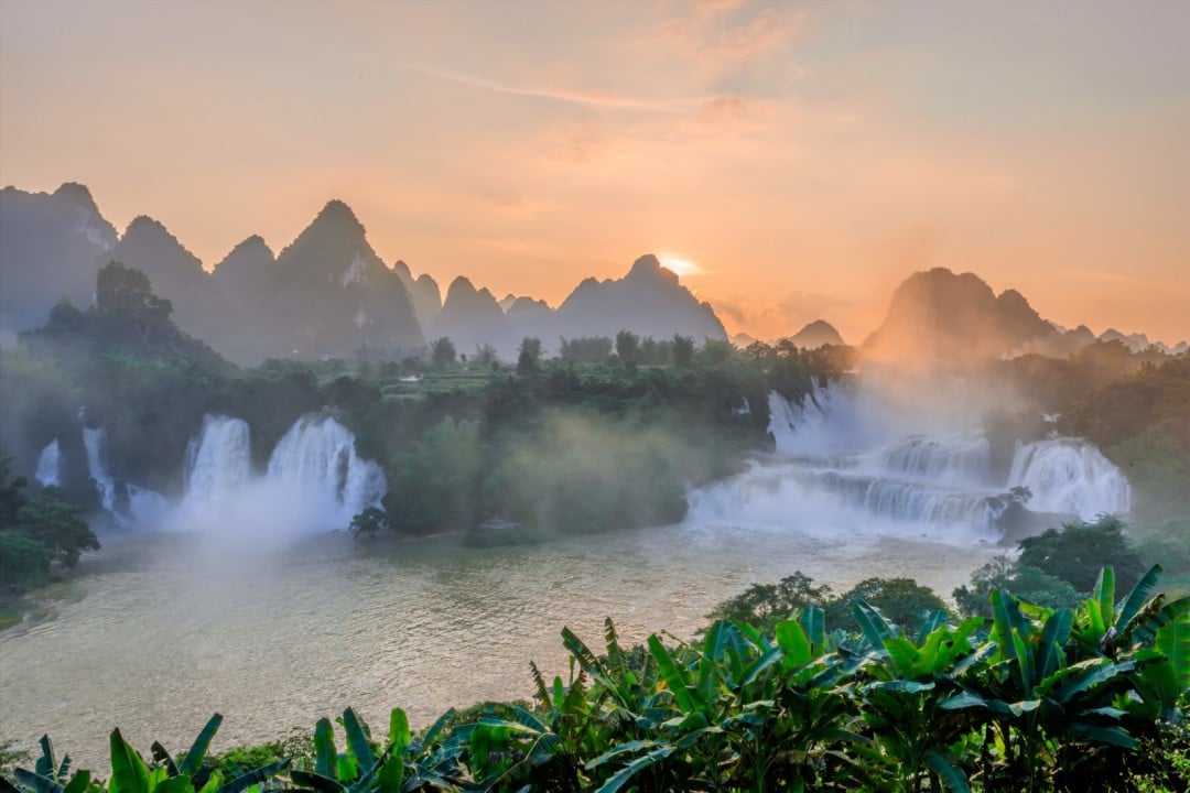 Ban Gioc - Detianin vesiputous sijaitsee Vietnamin ja Kiinan rajalla. Kuva: Beijing Hetuchuangyi Images Co. Ltd. | Dreamstime.com