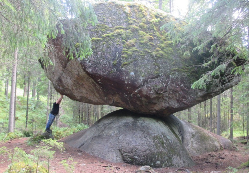 Kummakivi, Suomi - Kuva: Willimiehen jäljillä