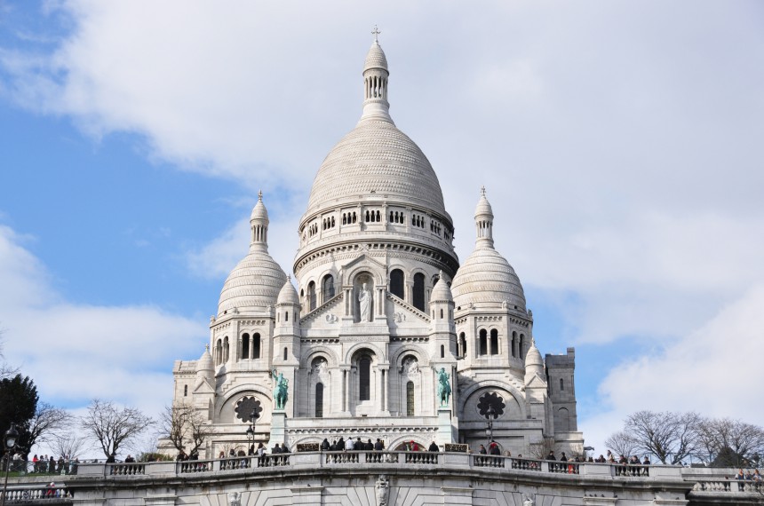 Basilique de Sacré Coeur Montmartresta löytyy yksi maailman suurimmista kirkonkelloista.