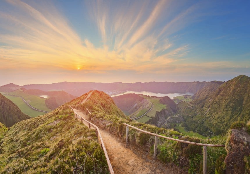 Madeiralle kuuluva saariryhmä Azorit on yksi aktiivimatkailijoiden unelmakohteista.