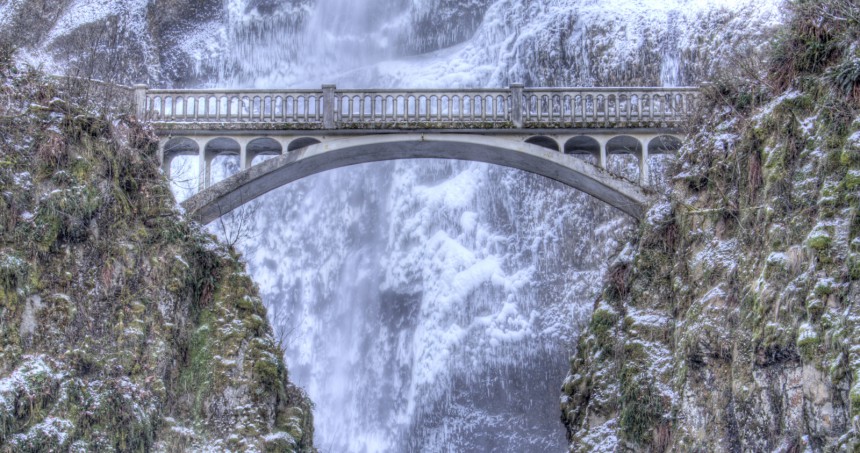 Multnomah Falls on mukava luontokohde ympäri vuoden. Erityisen upea se on talvella, mutta putouksessa riittää vettä myös kesäisin.