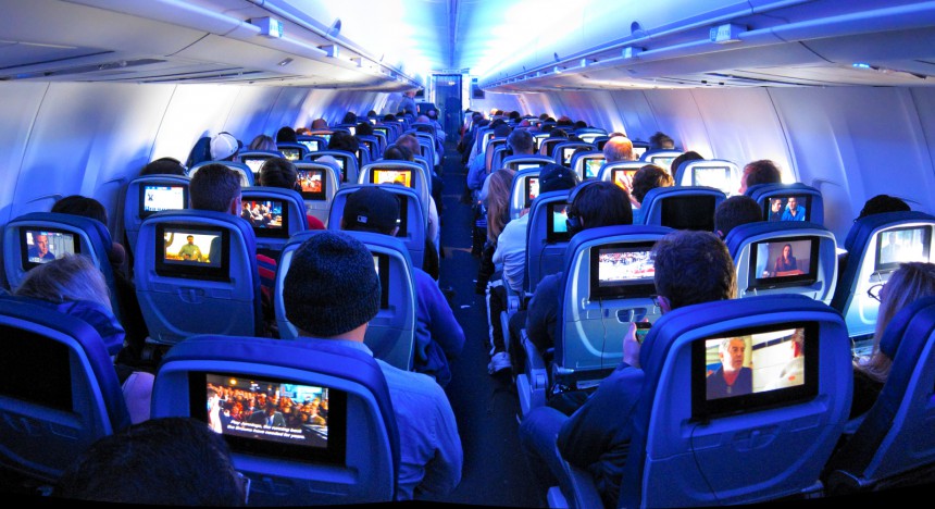 Lentokoneen ilma pystytään pitämään nykyteknologian avulla matkustajille miellyttävänä. Kuva: © Hugoht | Dreamstime.com