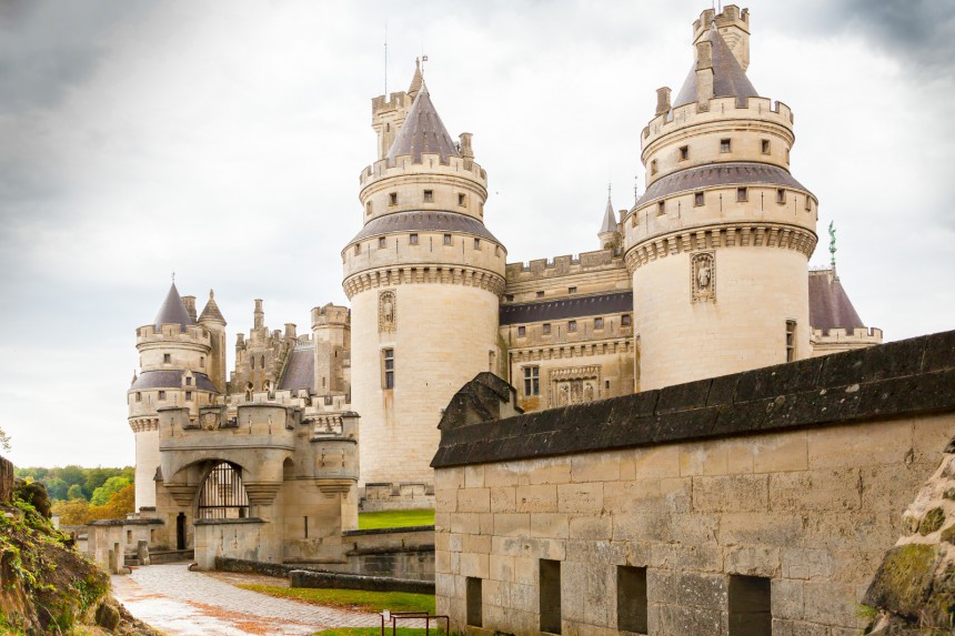 Pierrefondsin linna sijaitsee Pariisista 1,5 tuntia koilliseen. Kuva: © Markpittimages | Dreamstime.com