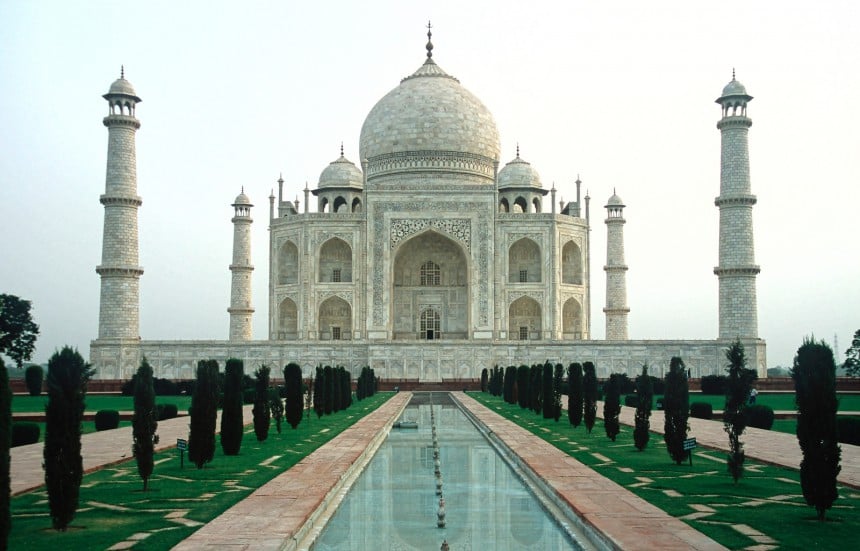Taj Mahalissa saattaa vierailla jopa 70 000 ihmistä päivässä.