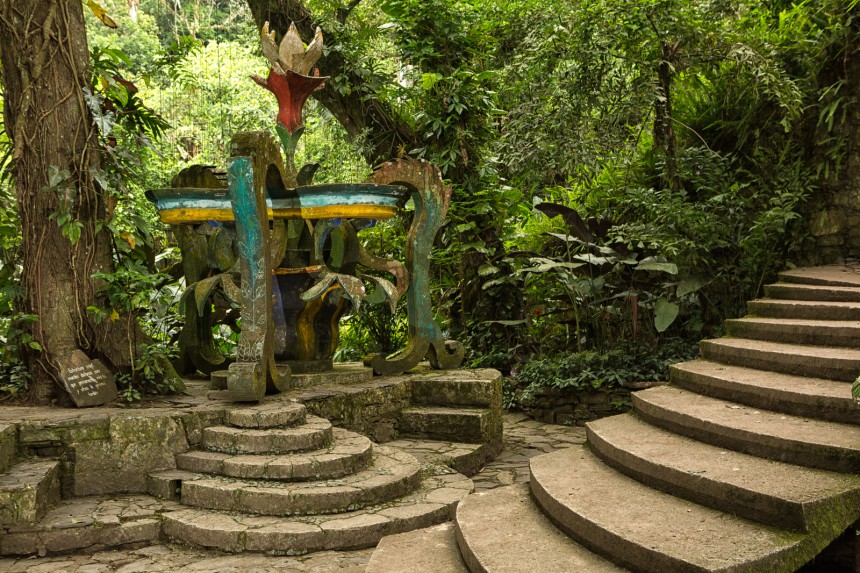 Viidakkopuutarha täynnä portaita, jotka eivät johda mihinkään - Las Pozas on kiehtova nähtävyys Meksikossa