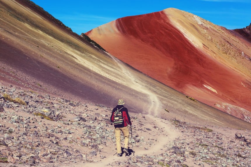 Oi mitä väriloistoa! Käsittämättömän kaunis sateenkaarivuori Perussa kannattaa lisätä bucket listille
