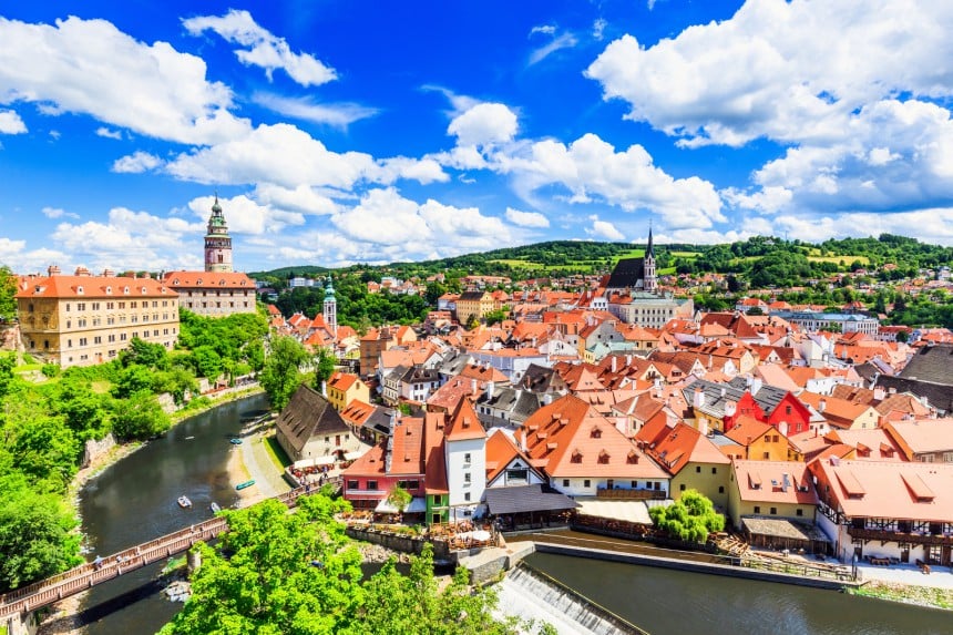 Cesky Krumlovin keskiaikainen kaupunki on myös UNESCOn maailmanperintökohde. Kuva: Sorin Colac | Dreamstime.com