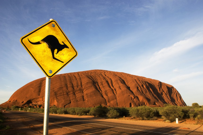 Australian keskellä seisova punainen Uluru on koettava kerran elämässään.