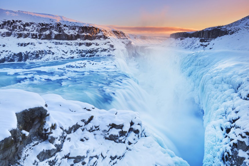 Islannista löytyy kuvauksellisia kohteita niin kesällä kuin talvellakin - kuvassa Gullfossin vesiputoukset