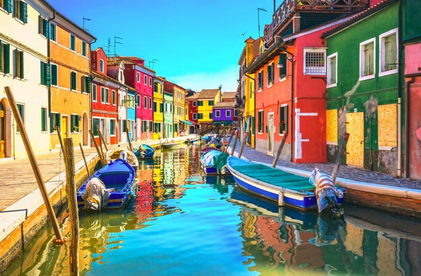 Venetsian Burano on varmasti yksi Euroopan värikkäimpiä matkakohteita
