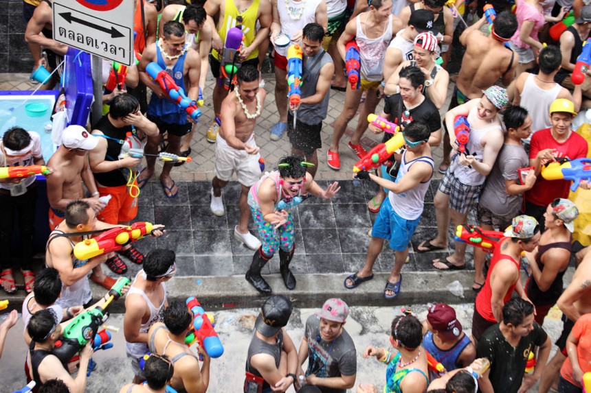 Hauskan Songkranin aikaan kannattaa Bangkokissa varautua kastumaan