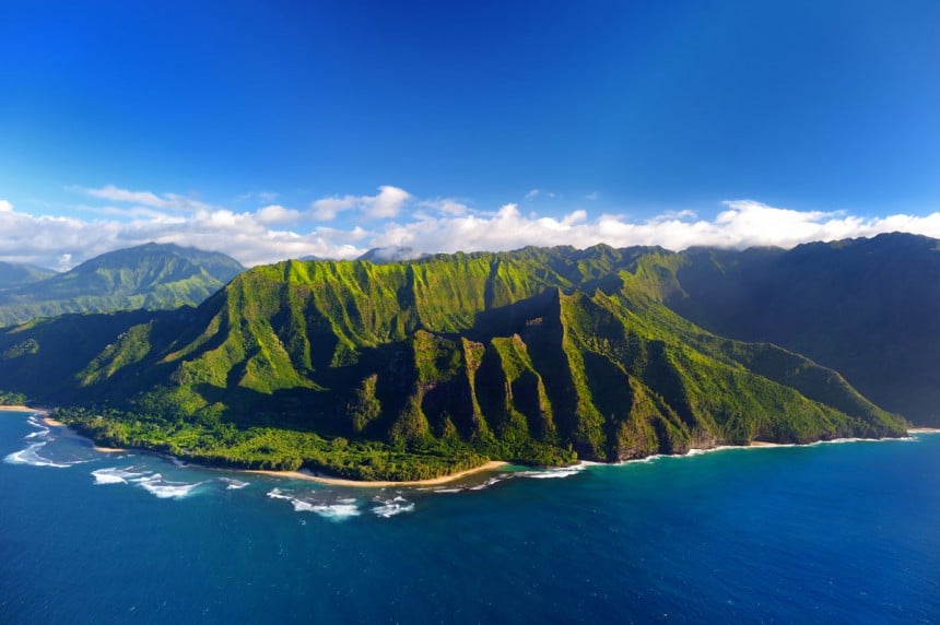 Kauai-saaren Na Pali esittää Jurassic Parkin dinosaurussaarta