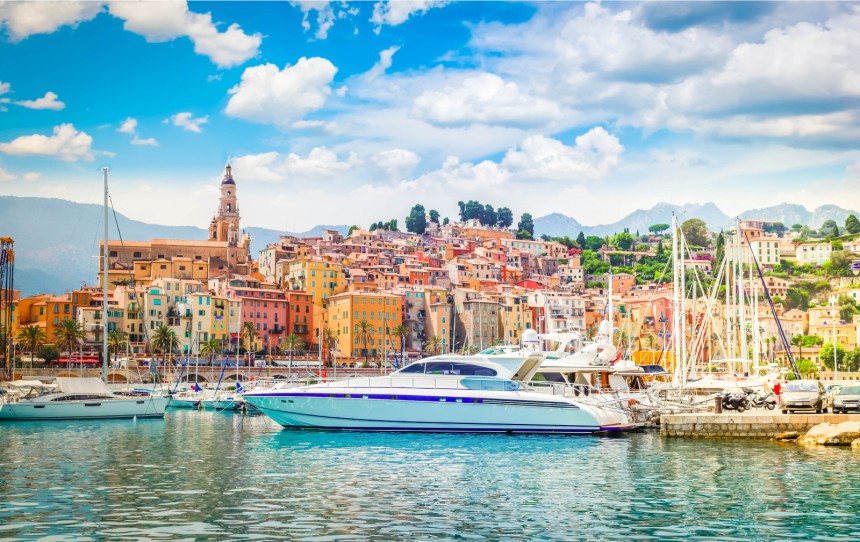 Menton on värikäs kaupunki Ranskan Rivieralla. Kuva: neirfy | Adobe Stock