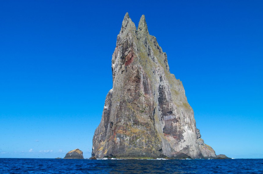 Balls Pyramid, maailman korkein merestä nouseva kivi. Kuva: Ashley Whitworth | Dreamstime.com